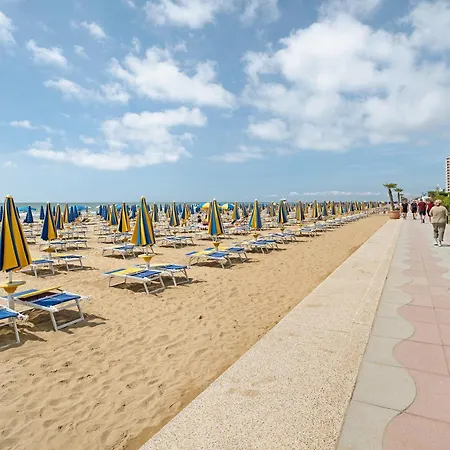 Relaxing Sea View Pool I Immobilux * Lido di Jesolo